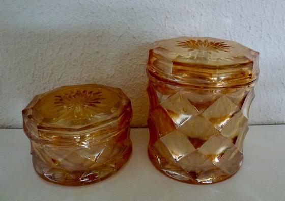 Zeldzame 7-Delige Vintage Carnival Glass Kaptafelset / Toiletset – Amber Iriserend Glas. – Decoratie, Metal (photo 6 of 10)