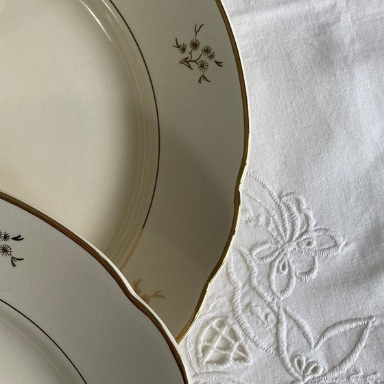 Image 1 of 6 piatti da portata antichi in terracotta, colore beige e oro con fiori, Villeroy & Boch