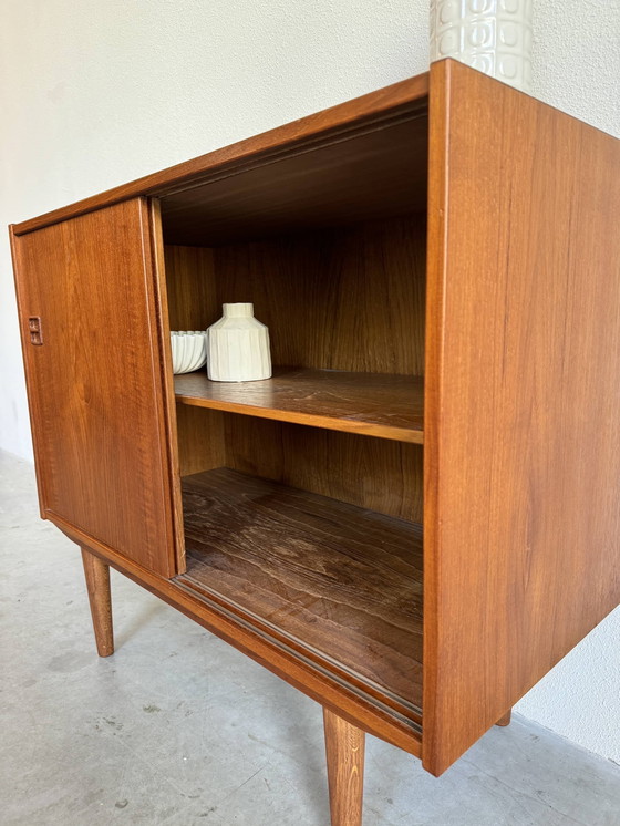 Image 1 of Buffet vintage à portes coulissantes