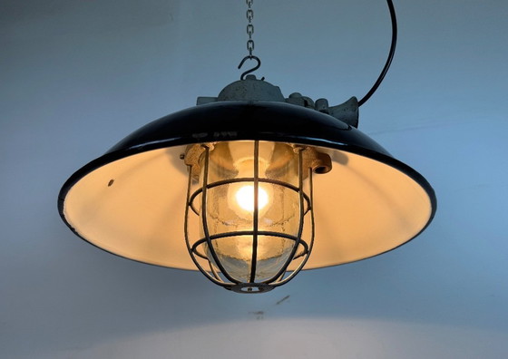 Image 1 of Lampada a sospensione industriale a gabbia in ghisa e smalto nero, anni '60