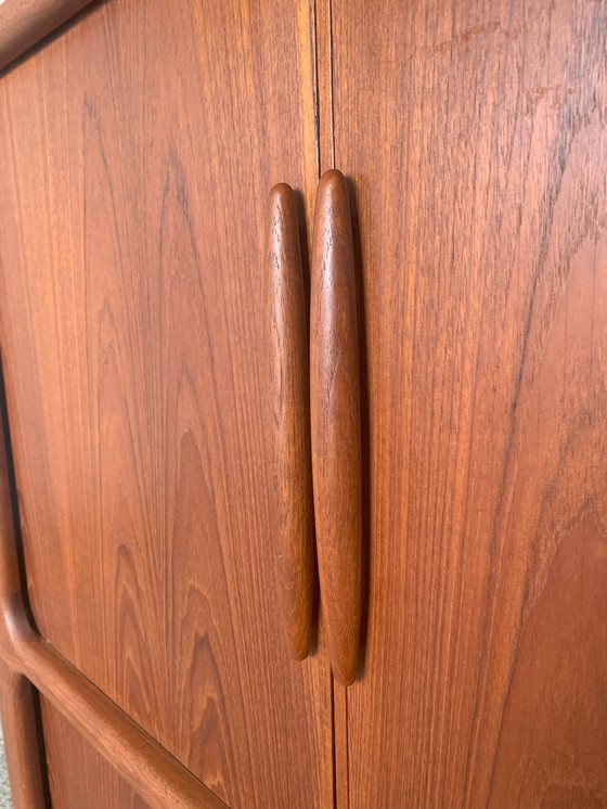 Image 1 of Aparador alto Dyrlund