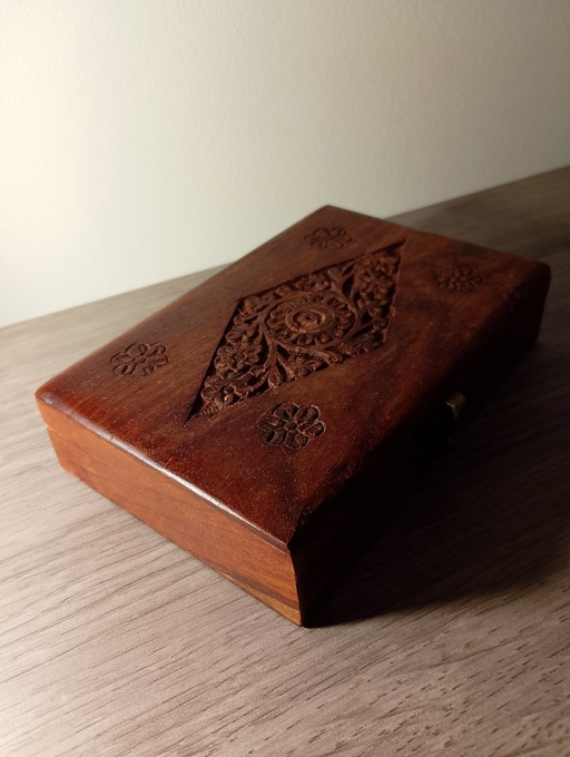 Hand-carved, handcrafted jewelry storage box made of sheesman wood from India