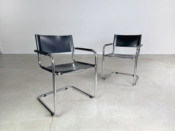 Image 1 of Juego de 2 sillas voladizas B34 de Marcel Breuer, de piel, atribuidas a Thonet.