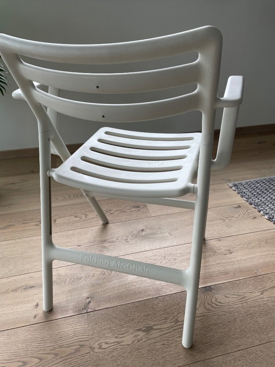 Image 1 of Silla plegable inflable Magis blanca con reposabrazos