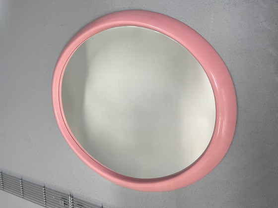 Image 1 of Miroir ovale à rosace des années 1970 - le charme à l'état pur !