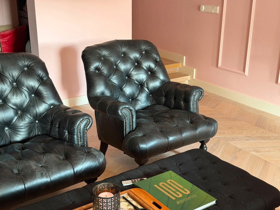 Twee Identieke Zwarte Leren Chesterfield Fauteuils – Leather, Wood (photo 4 of 5)