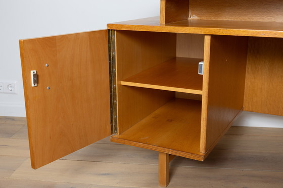 Image 1 of Escritorio de mediados de siglo