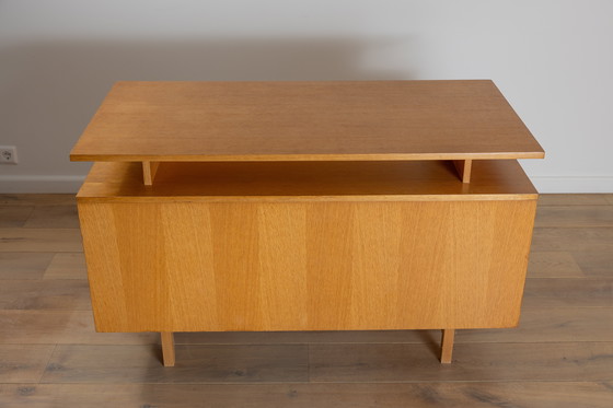 Image 1 of Escritorio de mediados de siglo