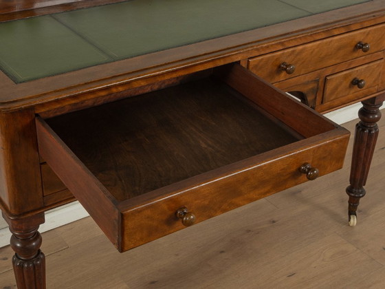 Image 1 of Scrivania in stile vittoriano degli anni '50