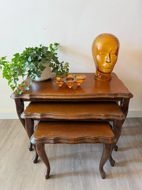 Set di 3 tavolini a incastro stile Queen Anne – Wood, Vintage (photo 5 of 6)