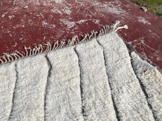 Image 1 of Minimalistisch Beni Ouarain tapijt 300x200 cm – Handgemaakt Marokkaans wollen tapijt – Ivoor Berber geometrisch design