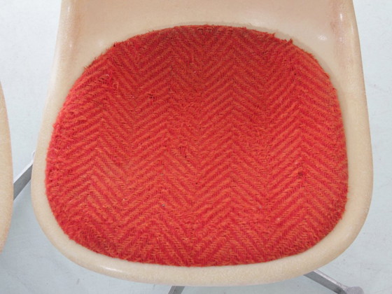 Image 1 of Suite aus 4 drehbaren Space Age-Stühlen. Bezug aus dem Original. Charles Eames - Herman Miller