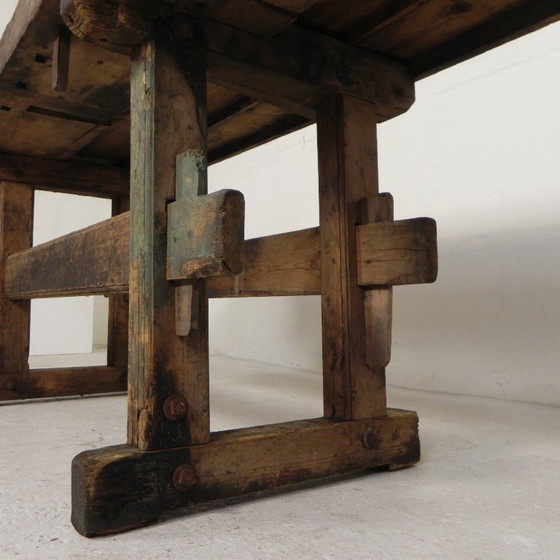 Banco de trabajo industrial de madera con tornillo de banco, 194 cm de largo, década de 1930. (photo 32 of 34)