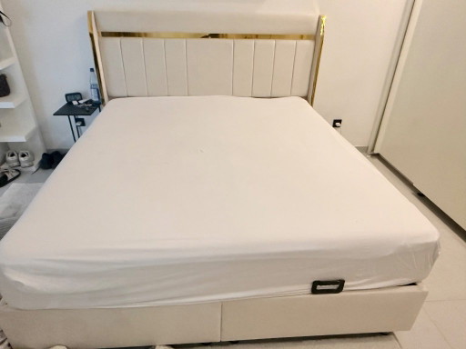 Boxspringbed in beige