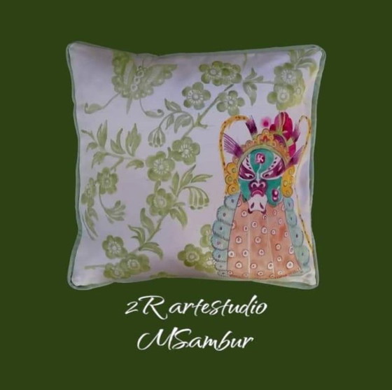 Image 1 of Dekorative Kissenbezüge aus der Kollektion BIRDS. Handbemalt.