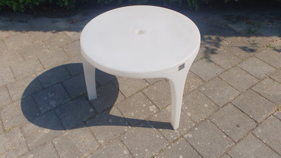 Ron Arad Moroso Italy Vintage Design Garden Table Victoria Albert 2000s – Plastic (photo 2 of 14)