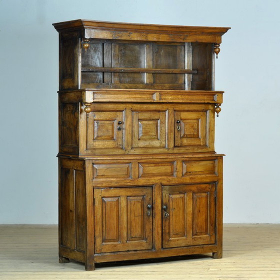 Image 1 of Eiken Tridarn-kast, circa 1710