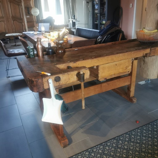 Antike Werkbank sehr gut erhalten