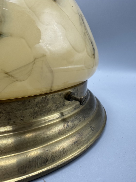 Image 1 of Vintage gemarmerde plafondlamp – elegantie in glas en messing