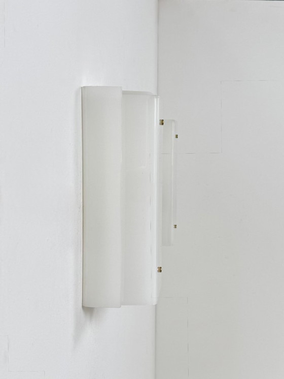 Image 1 of Een paar vintage Perspex wandlampen, Italië, 1970