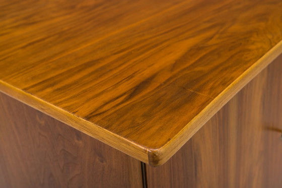 Image 1 of Freistehender Schreibtisch in Nussbaum, 1960er Jahre