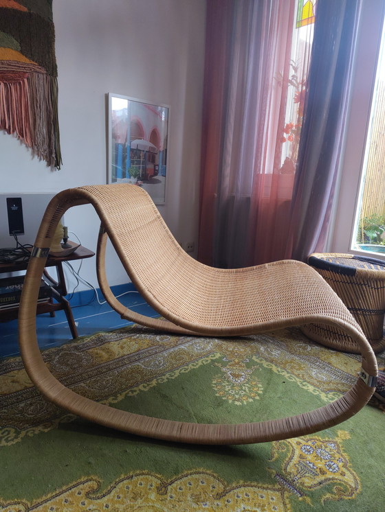 Image 1 of Sedia a dondolo vintage in rattan