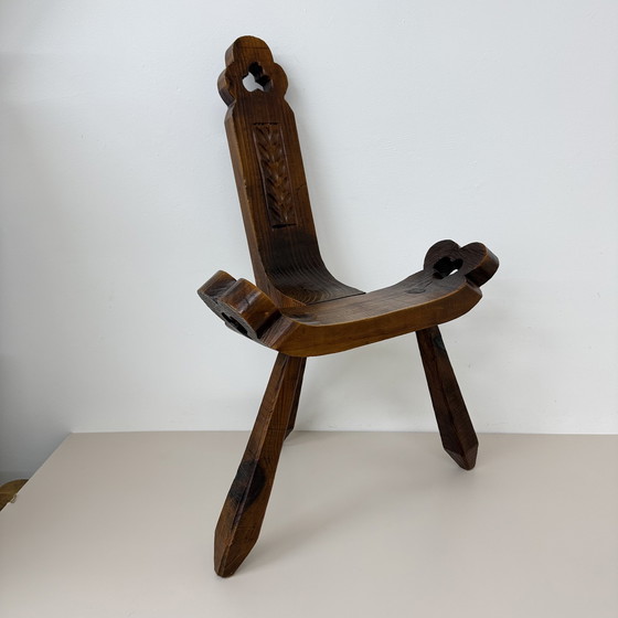 Image 1 of Vintage Spaanse Brutalistische Driepootkruk