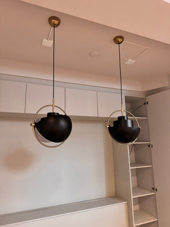 Image 1 of 2 x Suspension Gubi Multi-Lite - grand modèle en laiton/noir