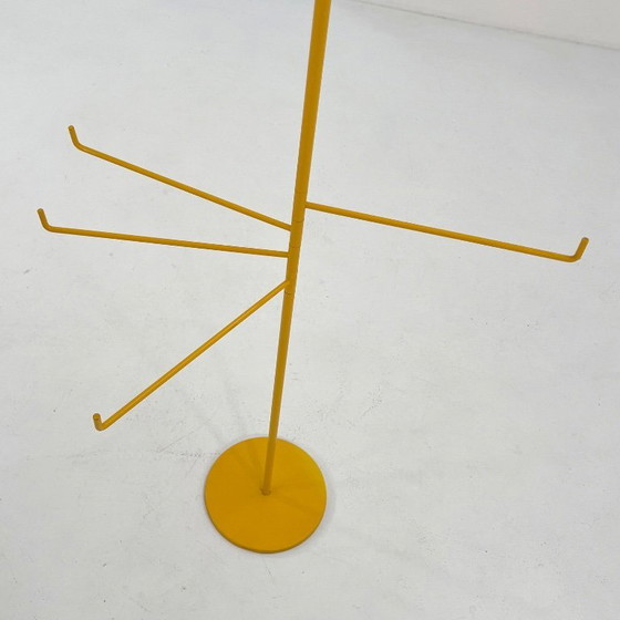 Image 1 of Porte-serviettes sur pied jaune en métal de Symbolbath, années 1980