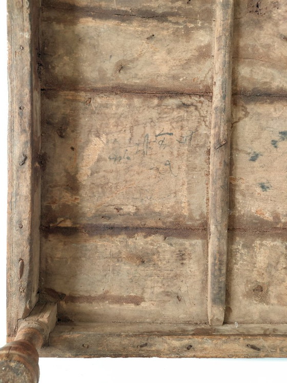 Image 1 of Table rituelle indienne ancienne de type Bajot bois et laiton – Rajasthan ou Gujarat – fin XIXe siècle