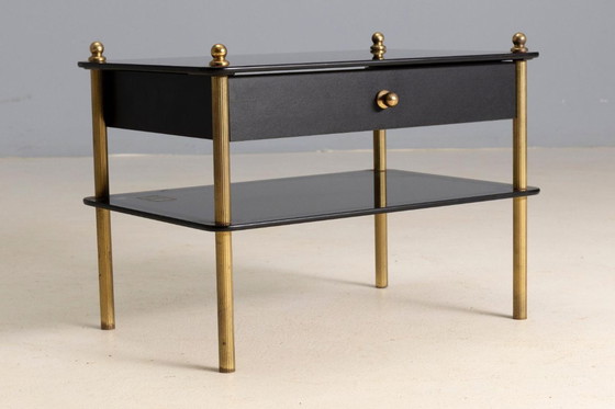 Image 1 of Mesita auxiliar de cristal y latón con cajón, década de 1970, Europa