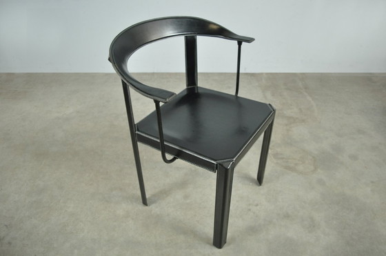 Image 1 of Italiaanse postmoderne vintage leren eettafelstoelen, 1980s