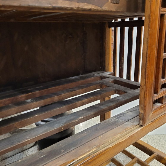 Image 1 of Mueble / Armario “Gabinete de erudito”, madera de olmo, trabajo de celosía, Dinastía Qing, s. XIX – China