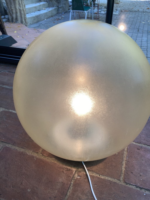 Lampe boule de lampadaire de rue en plastique dur rénové et modernisé en lampe d’intérieur design 