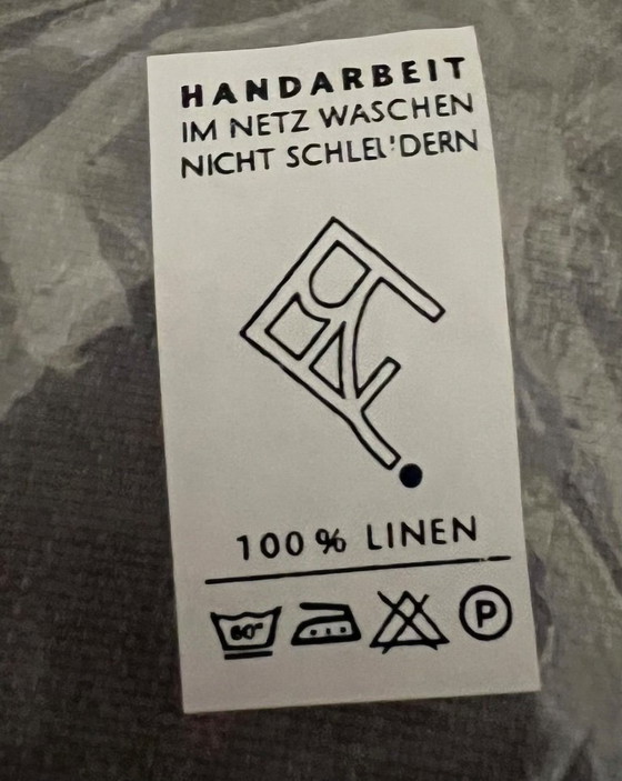 Image 1 of 12 tovaglioli ricamati a mano Eri Textiles