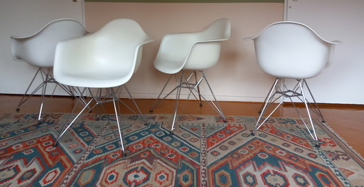 4 sillas Vitra Eames DAR