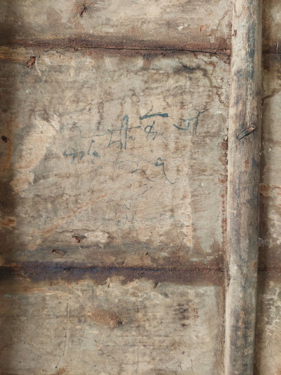 Image 1 of Table rituelle indienne ancienne de type Bajot bois et laiton – Rajasthan ou Gujarat – fin XIXe siècle
