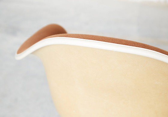 Off-White Dax Fiberglass Chair by Charles & Ray Eames for Vitra – Side chairs (photo 6 of 20)