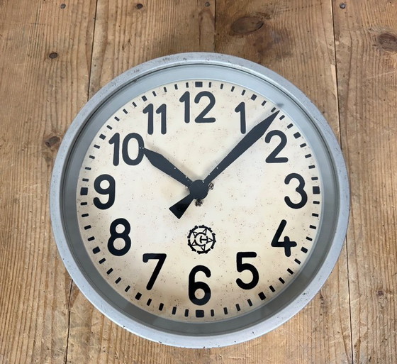 Image 1 of Grijze industriële fabriekswandklok van Chronotechna, jaren 50