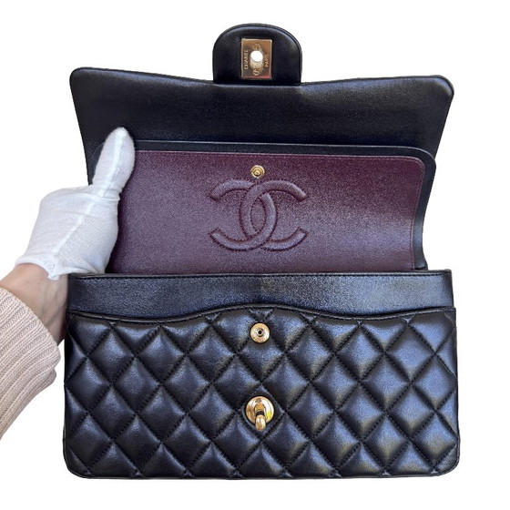 Chanel Classic Flap medium – Crossbody bags, Lambskin (photo 10 of 17)