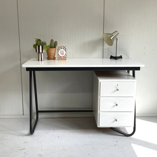 Vintage Bauhaus Stil Schreibtisch 60er Jahre Weiß Schwarz – bureau, Metal (photo 2 of 8)