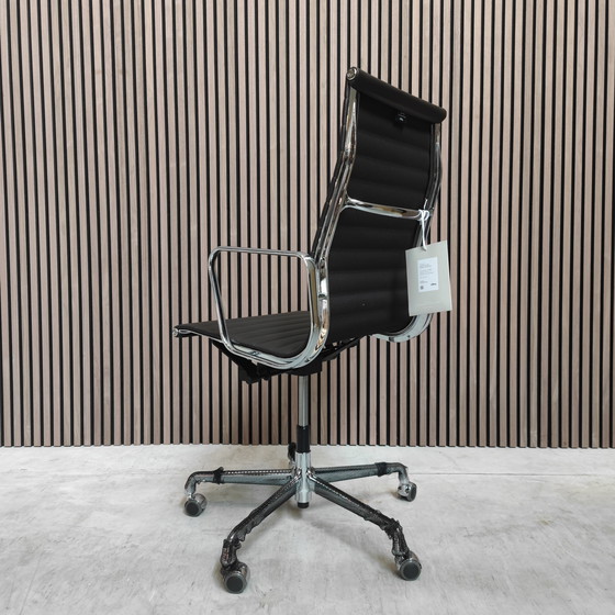 Image 1 of Vitra Eames EA 119 Bureaustoel in Mokka Premium Leder
