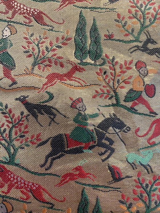 Image 1 of Grote antieke brokaat jacquardstof met een Perzische jachtscène – gouden metallic draden – 447 x 96 cm