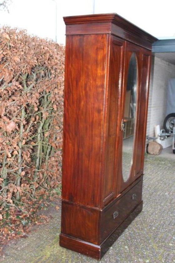 Image 1 of Armadio vintage in legno (anni 30-40) armadio per ragazze