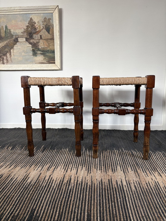 Image 1 of Antikes Hocker-Set aus Walnussholz mit Sitzfläche aus Papierstroh, Höhe 45 cm