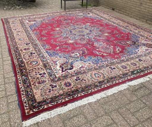 Tappeto annodato a mano, 355 cm x 315 cm, in lana.