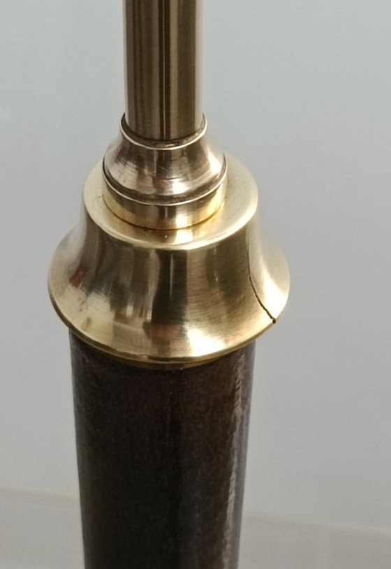 Met leer beklede messing lamp van Jacques Adnet, jaren 1950 – Tafellampen, Leather, Brass (photo 8 of 12)