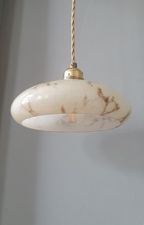 Lampada a sospensione vintage in vetro opalino stile Art Déco. Design Mid Century degli anni '30/'40. (photo 14 of 16)