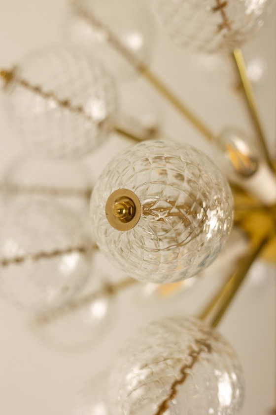 Image 1 of Kamenicky Senov, pubblicato da. Lampadario in ottone e vetro. Circa 1970