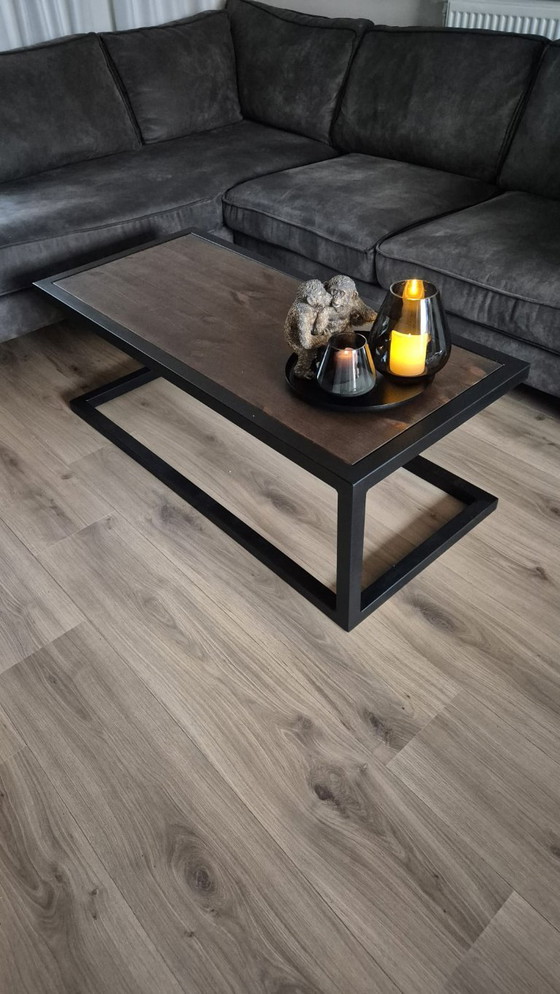 Image 1 of Table basse design 120x60 cm – Structure en C flottante artisanale – Acier et bois